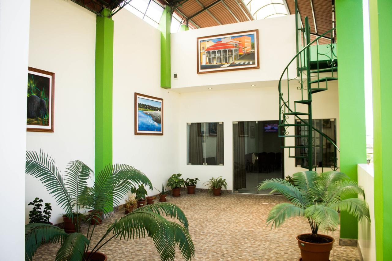 Alojamiento El Cardenal Iquitos Bagian luar foto